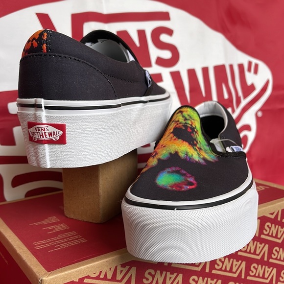 Vans Classic Slip-0n
Paradoxical Black/Multi
VNOA7Q5RBML
WMNS Platforms - Picture 10 of 16